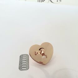 UNA CHIUSURA BORSA CUORE CM 3,5X3,5